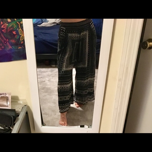 Black flowy pants - Picture 2 of 2